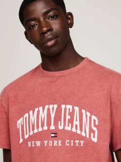 T-Shirty*Tommy Hilfiger T-shirt W Uczelnianym Stylu Z Efektem Sprania REGATTA RED