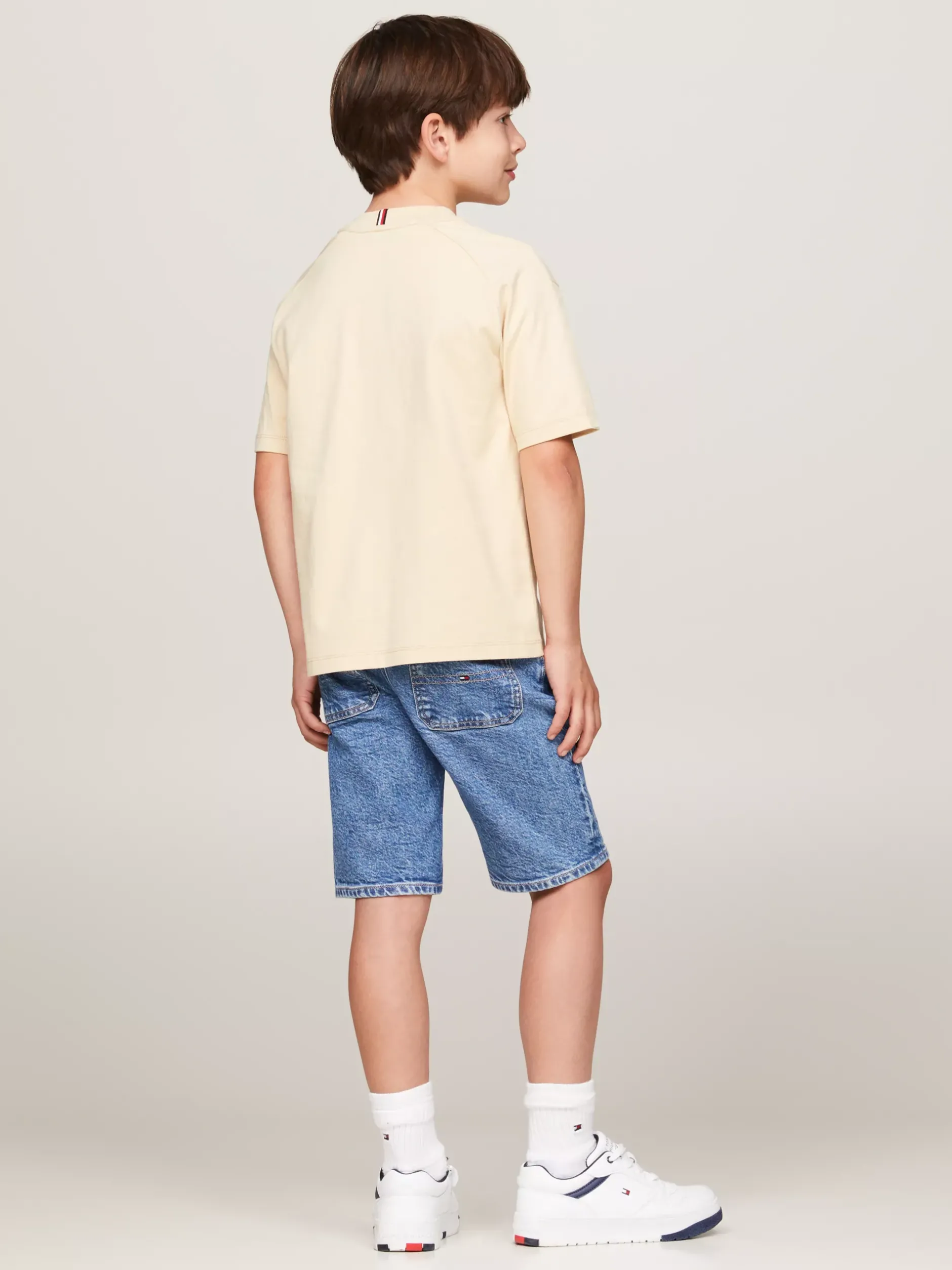 T-Shirty I Koszulki Polo*Tommy Hilfiger T-shirt W Uczelnianym Stylu Z Logo COUNTRY IVORY
