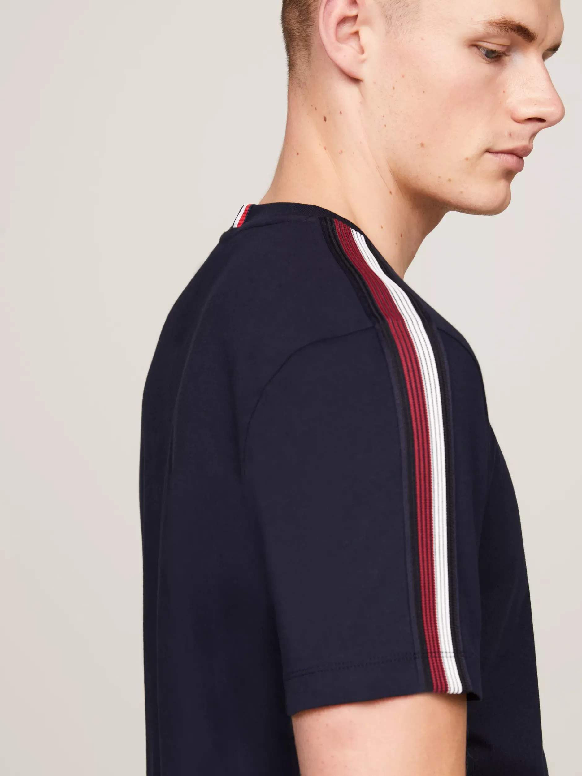 T-Shirty*Tommy Hilfiger T-shirt Z Cieniowanym Sygnowanym Wzorem DESERT SKY