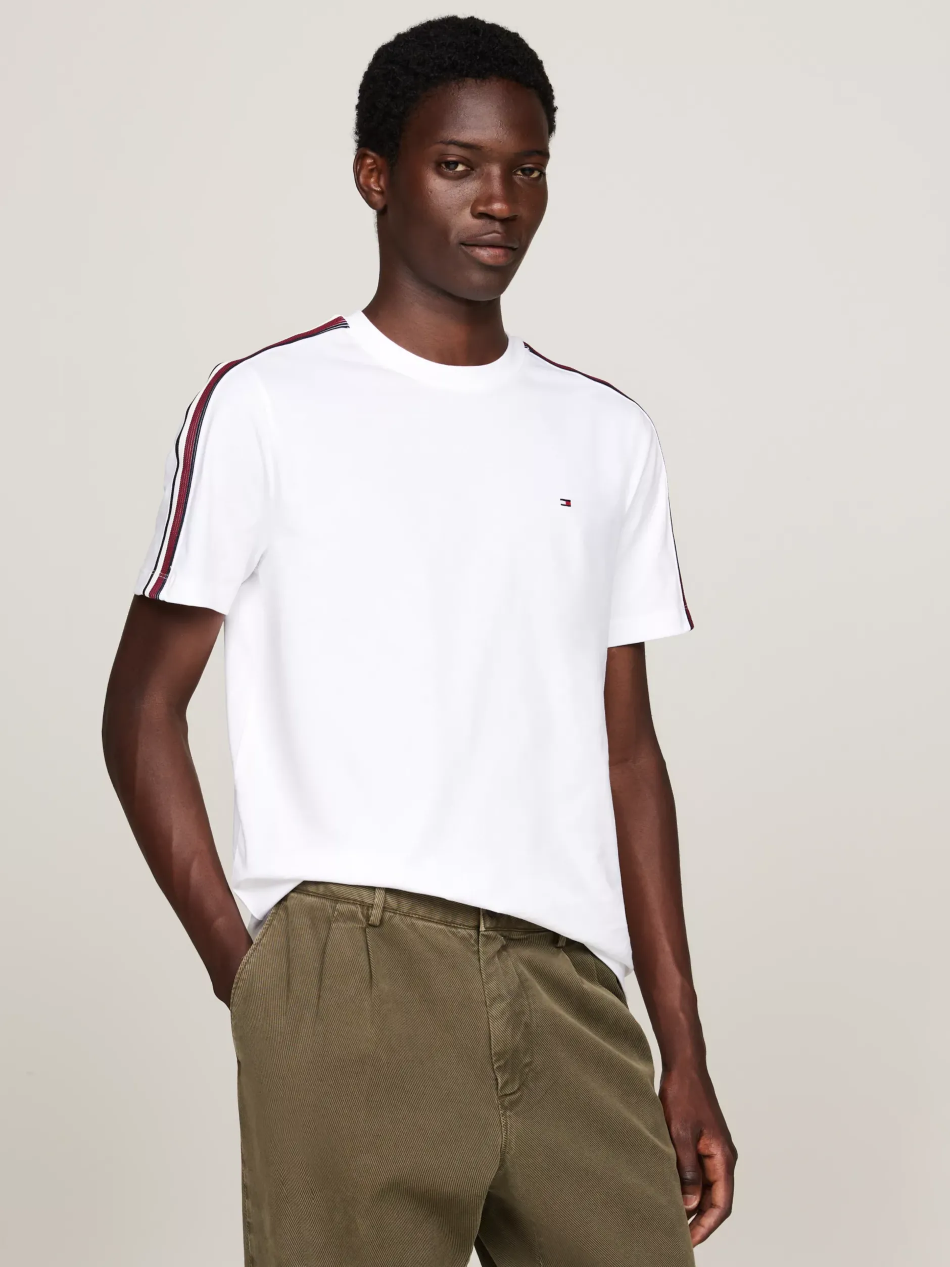 T-Shirty*Tommy Hilfiger T-shirt Z Cieniowanym Sygnowanym Wzorem WHITE