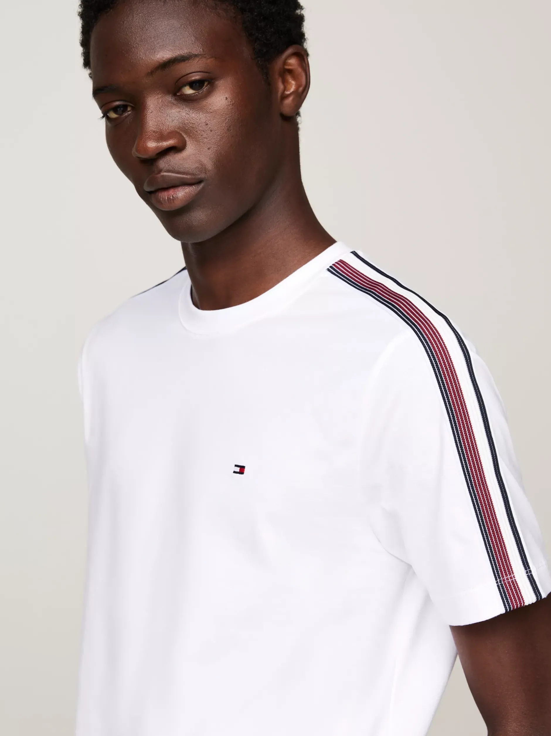 T-Shirty*Tommy Hilfiger T-shirt Z Cieniowanym Sygnowanym Wzorem WHITE