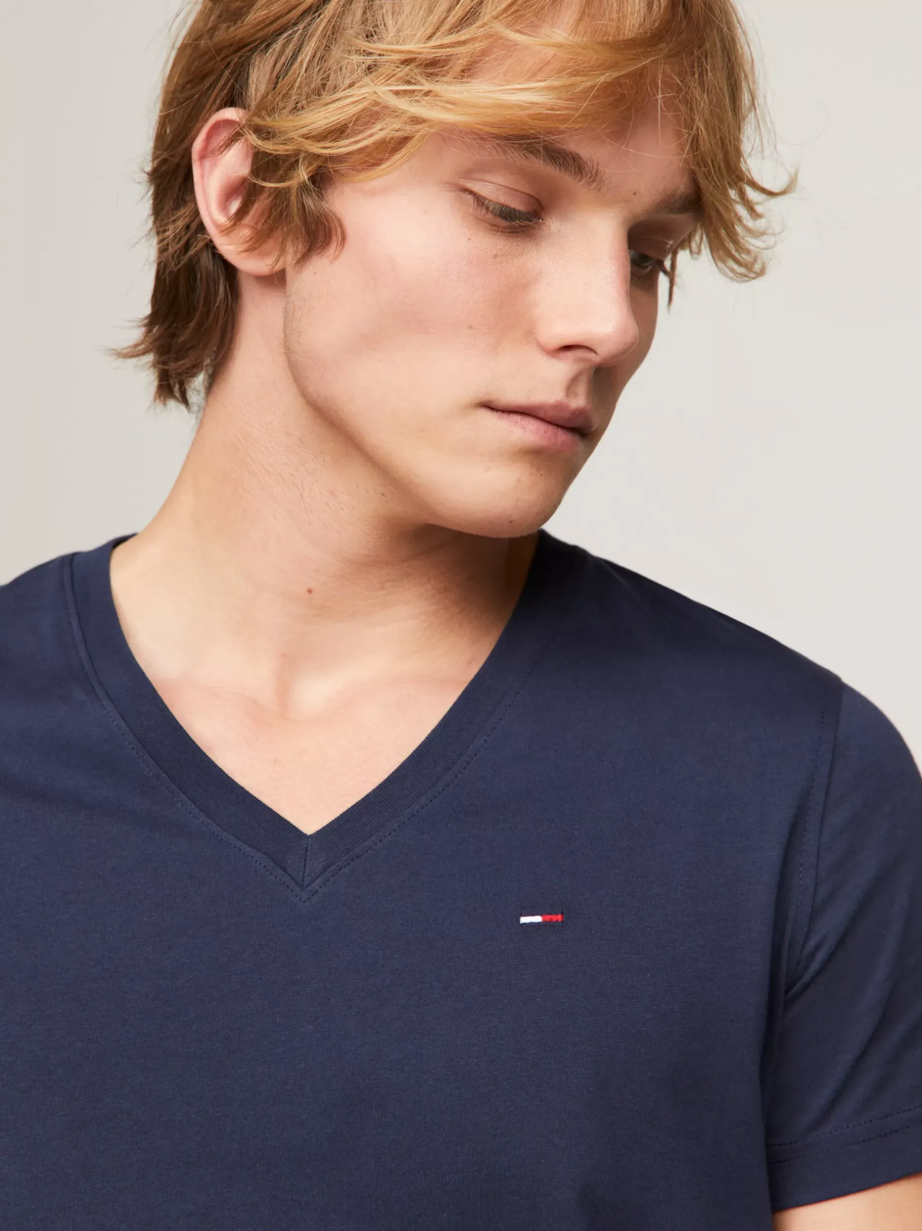 T-Shirty*Tommy Hilfiger T-shirt Z Dekoltem W Kształcie Litery V BLACK IRIS