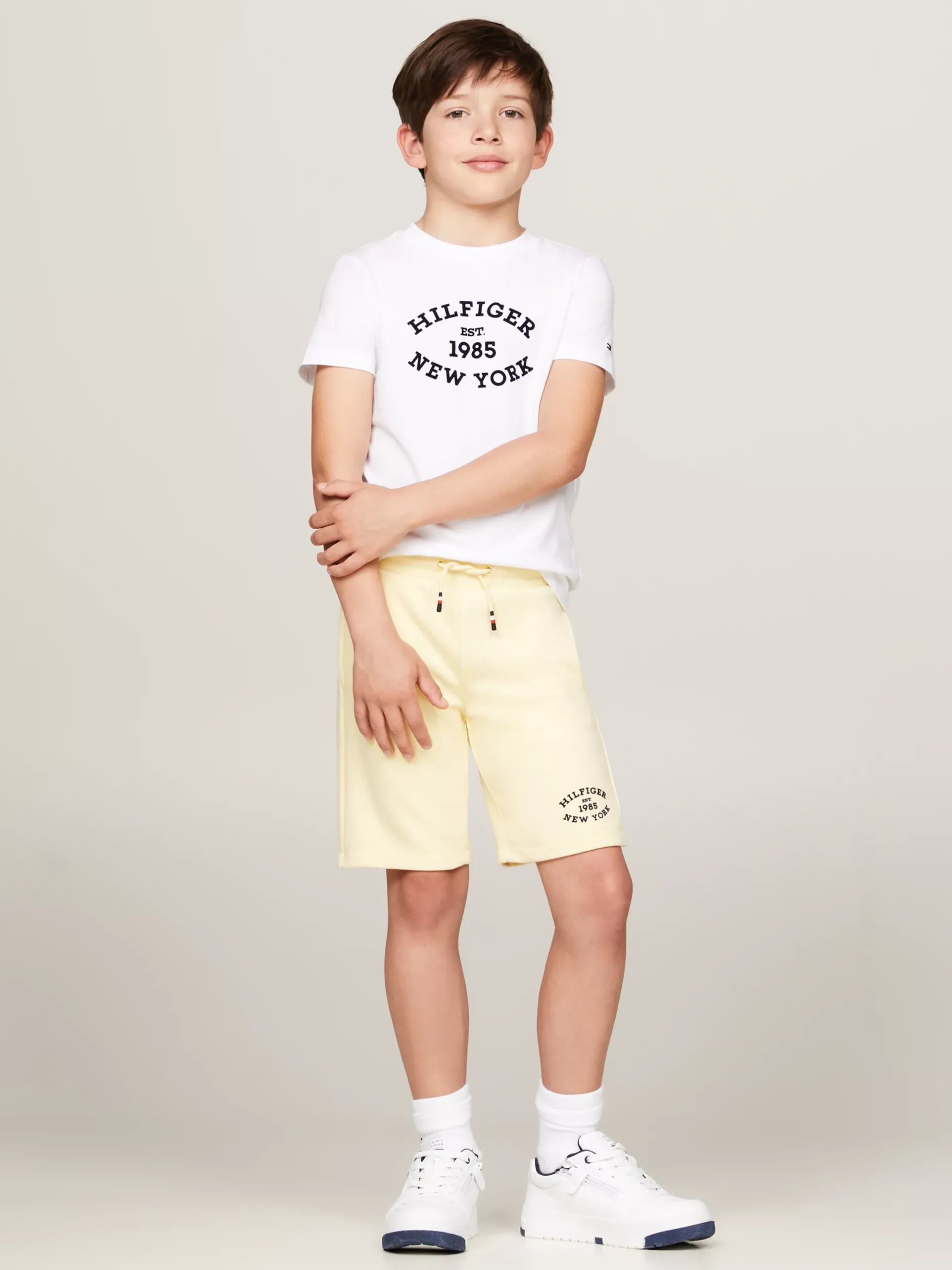 T-Shirty I Koszulki Polo*Tommy Hilfiger T-shirt Z Flokowanym Logo Hilfiger WHITE