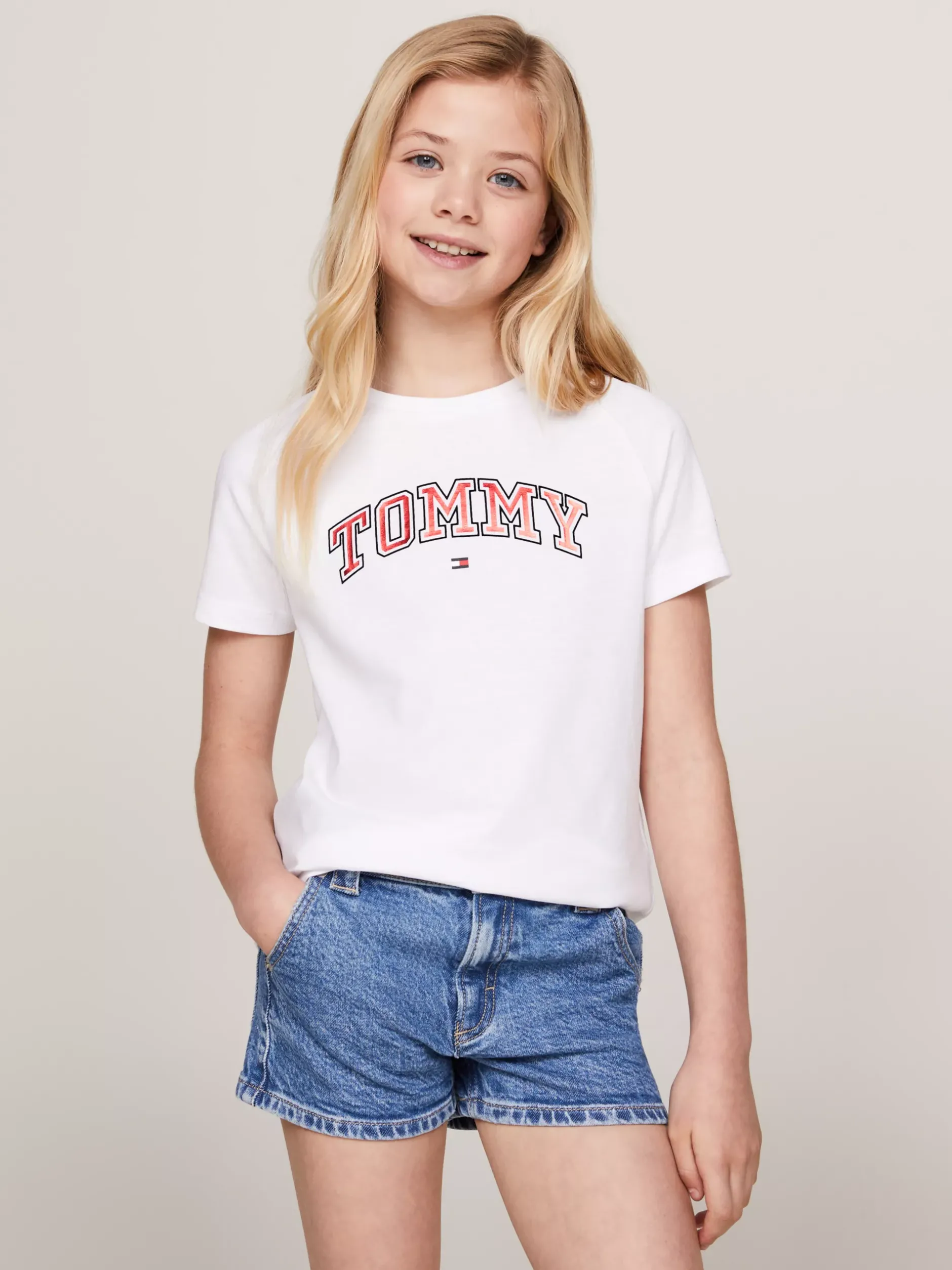 Topy I T-Shirty*Tommy Hilfiger T-shirt Z Foliowym Logo W Stylu Varsity WHITE