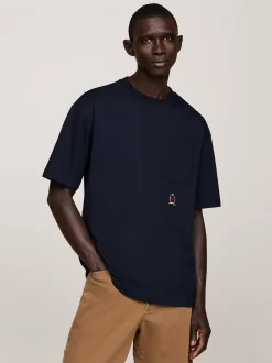 T-Shirty*Tommy Hilfiger T-shirt Z Kieszenią I Wyhaftowanym Emblematem DESERT SKY