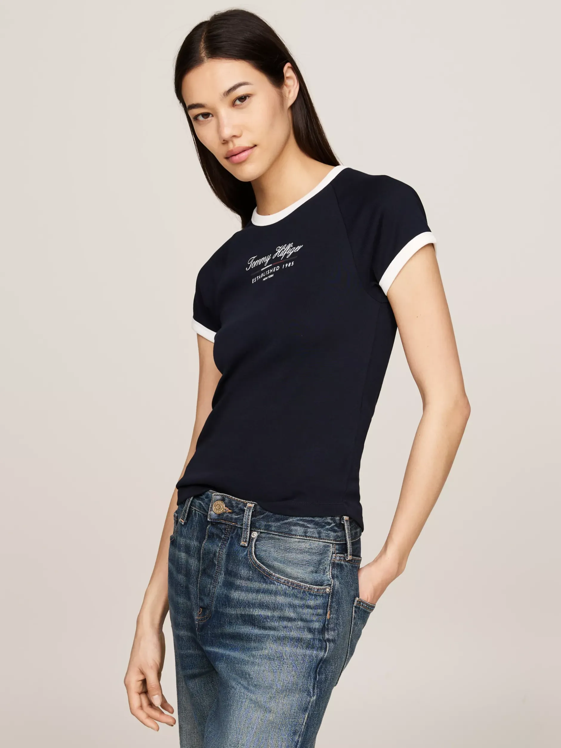 T-Shirty*Tommy Hilfiger T-shirt Z Kontrastowym Wykończeniem I Logo DESERT SKY
