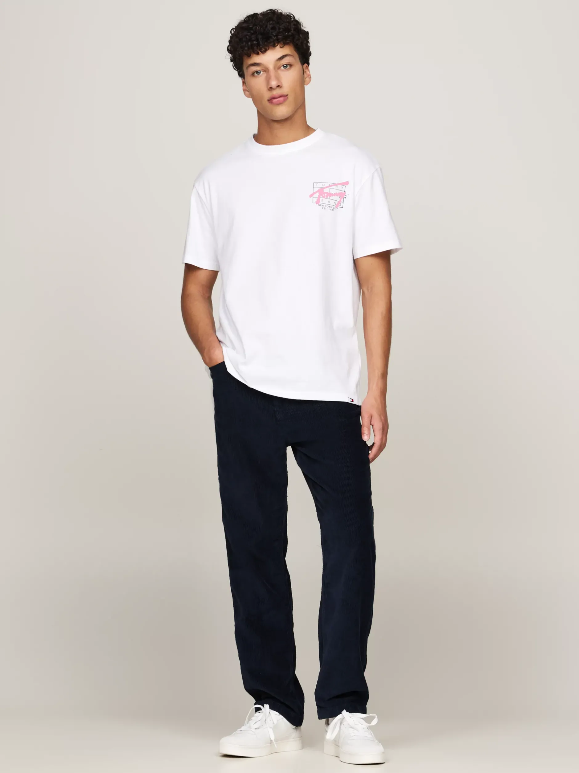 T-Shirty*Tommy Hilfiger T-shirt Z Logo W Stylu Graffiti WHITE