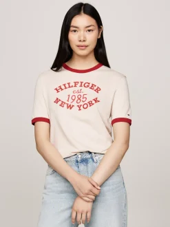 T-Shirty*Tommy Hilfiger T-shirt Z Logo W Uczelnianym Stylu CLASSIC BEIGE