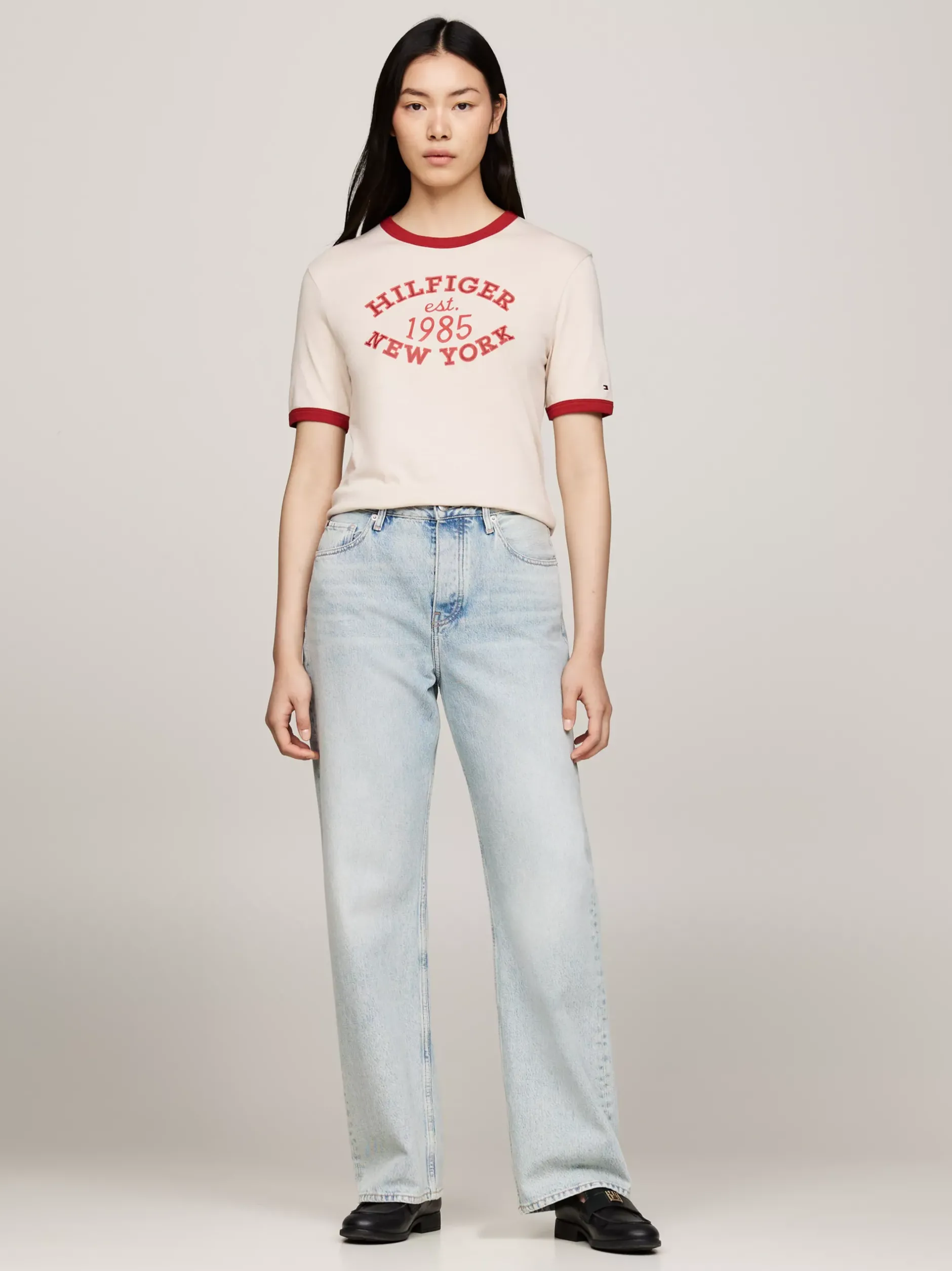 T-Shirty*Tommy Hilfiger T-shirt Z Logo W Uczelnianym Stylu CLASSIC BEIGE