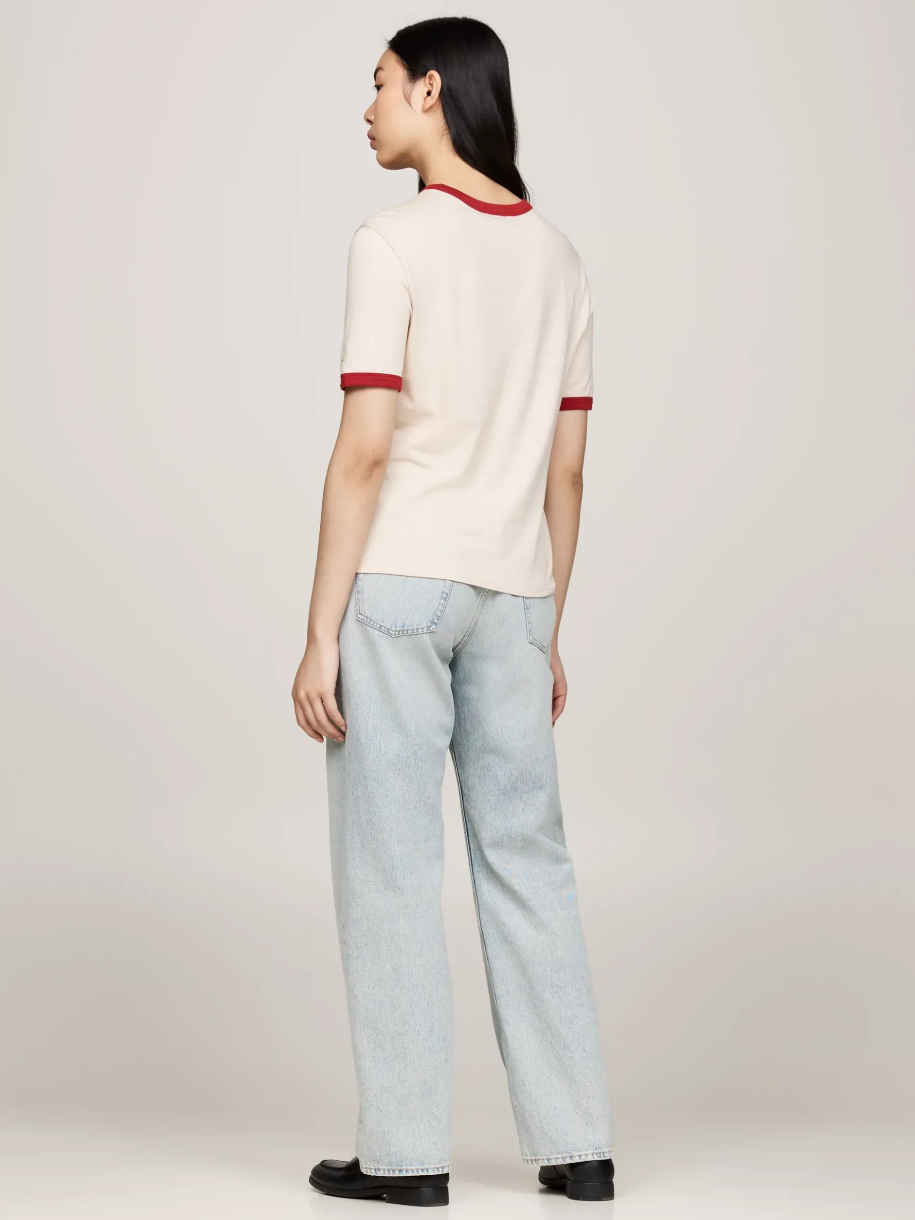 T-Shirty*Tommy Hilfiger T-shirt Z Logo W Uczelnianym Stylu CLASSIC BEIGE