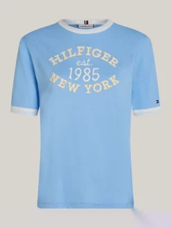 T-Shirty*Tommy Hilfiger T-shirt Z Logo W Uczelnianym Stylu VESSEL BLUE