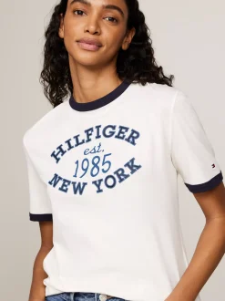 T-Shirty*Tommy Hilfiger T-shirt Z Logo W Uczelnianym Stylu ANCIENT WHITE