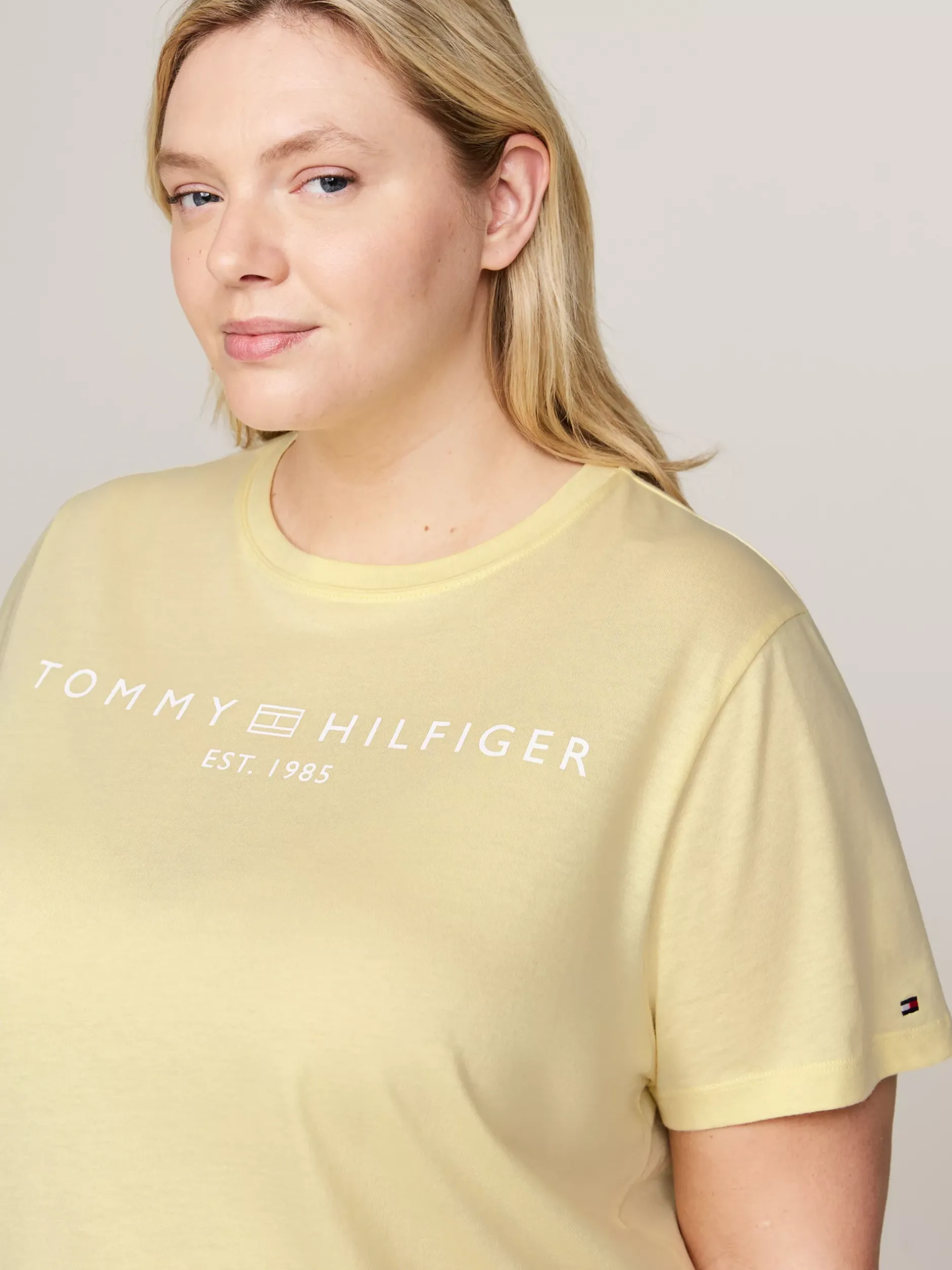 T-Shirty*Tommy Hilfiger T-shirt Z Logo Z Flagą Curve LEMON ZEST