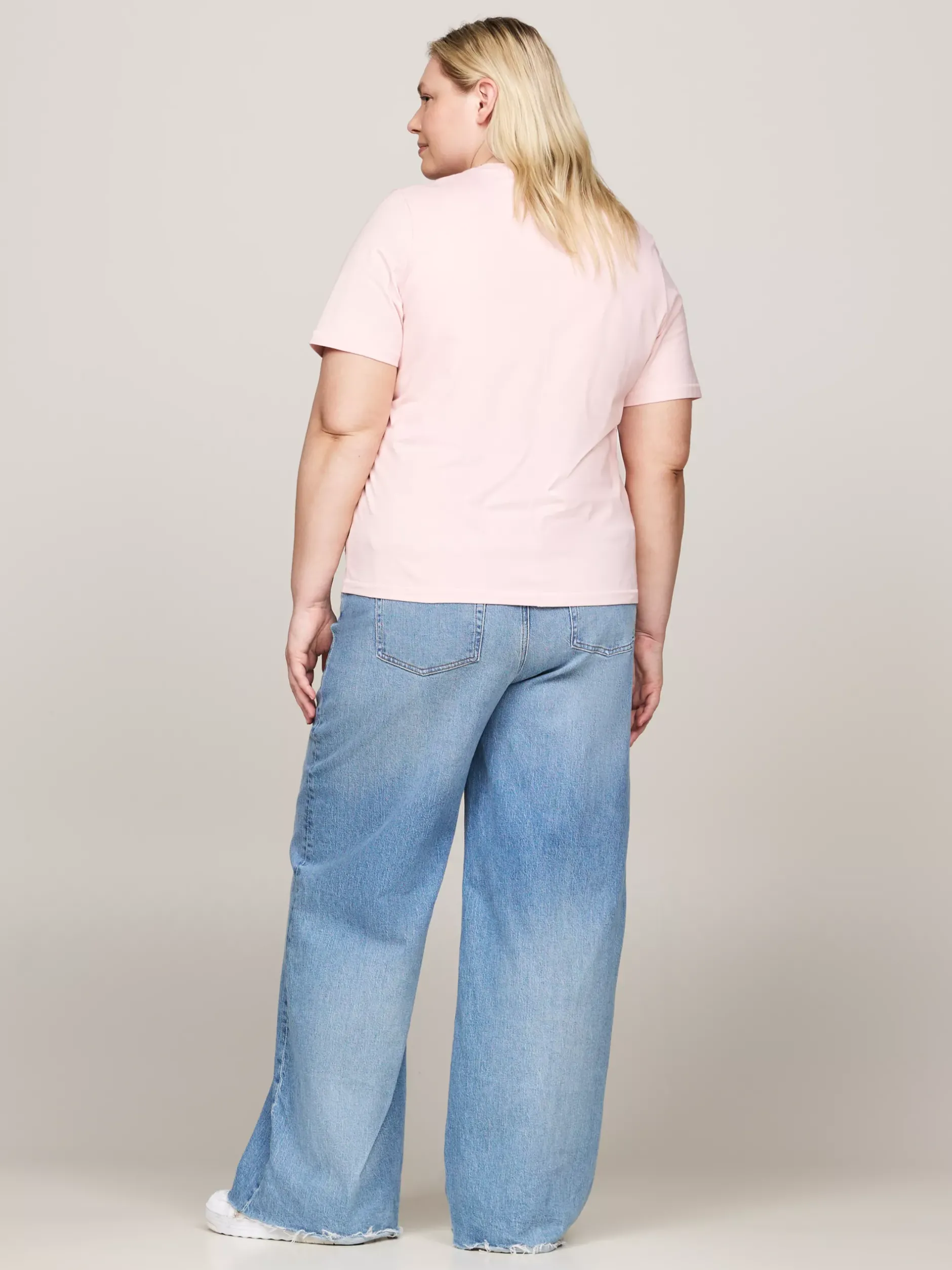T-Shirty*Tommy Hilfiger T-shirt Z Napisem Z Kolekcji Curve DELICATE PINK