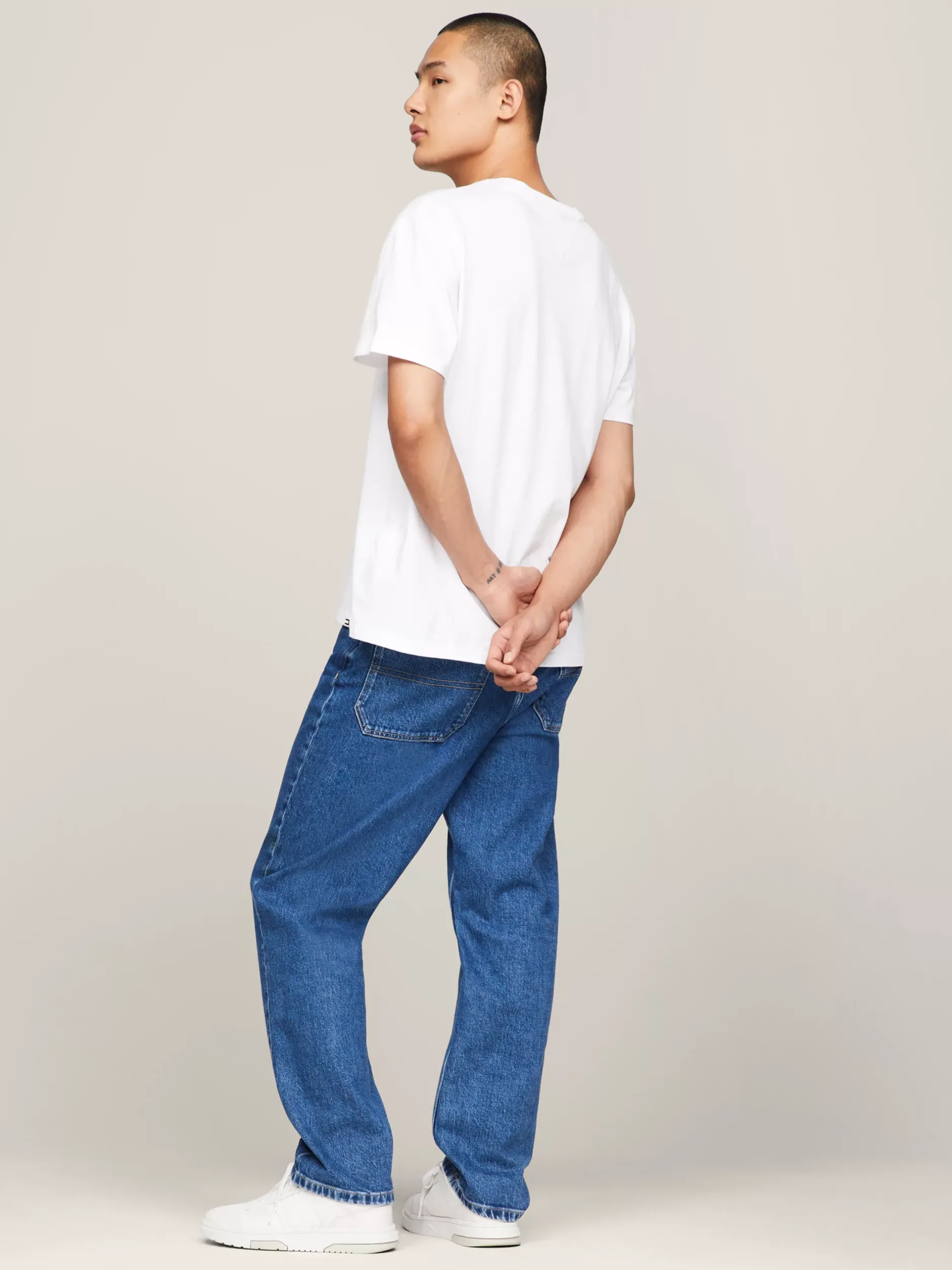 T-Shirty*Tommy Hilfiger T-shirt Z Okrągłym Dekoltem Z Logo WHITE