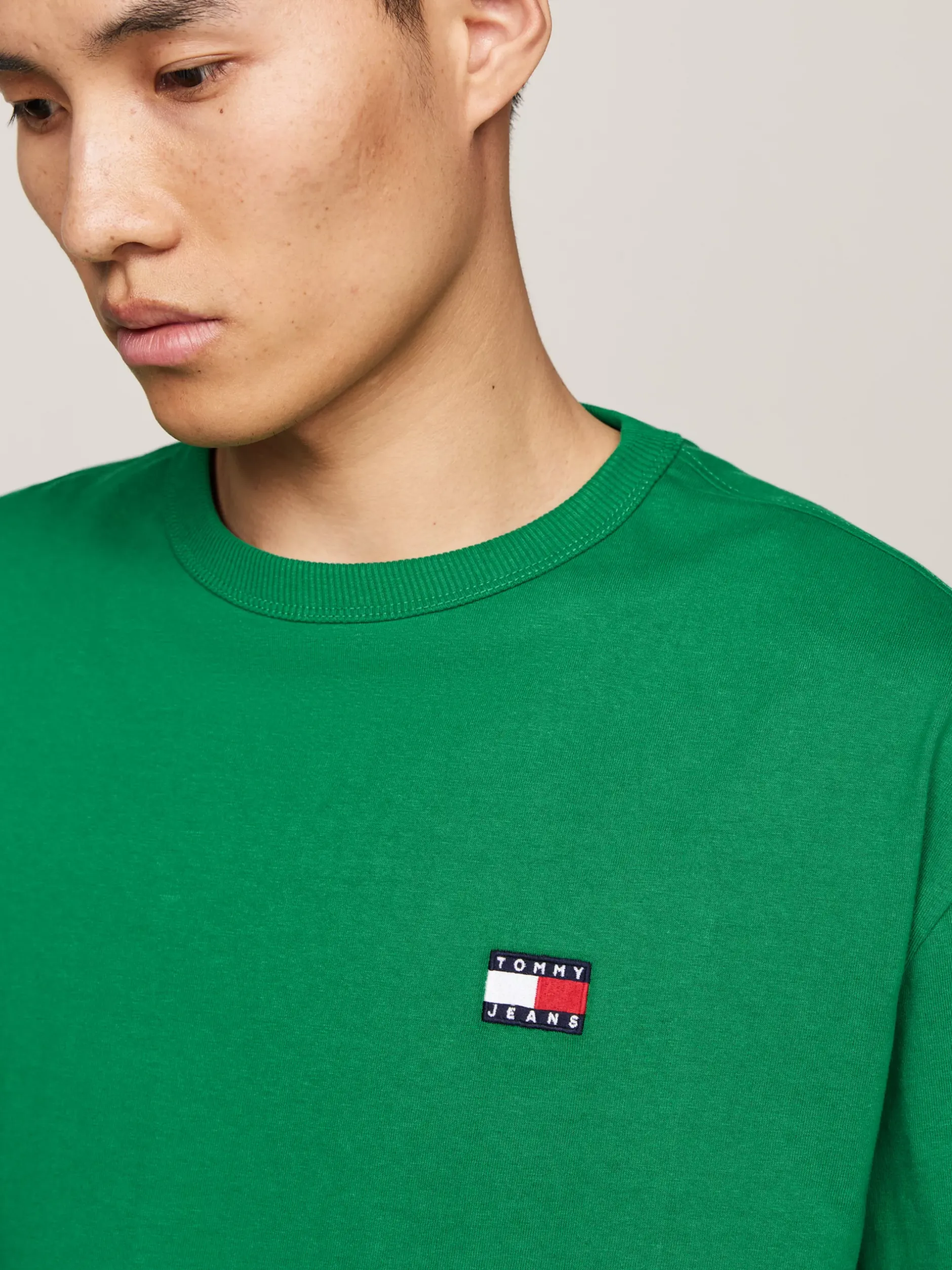 T-Shirty*Tommy Hilfiger T-shirt Z Okrągłym Dekoltem I Naszywką Tommy GREEN MALACHITE