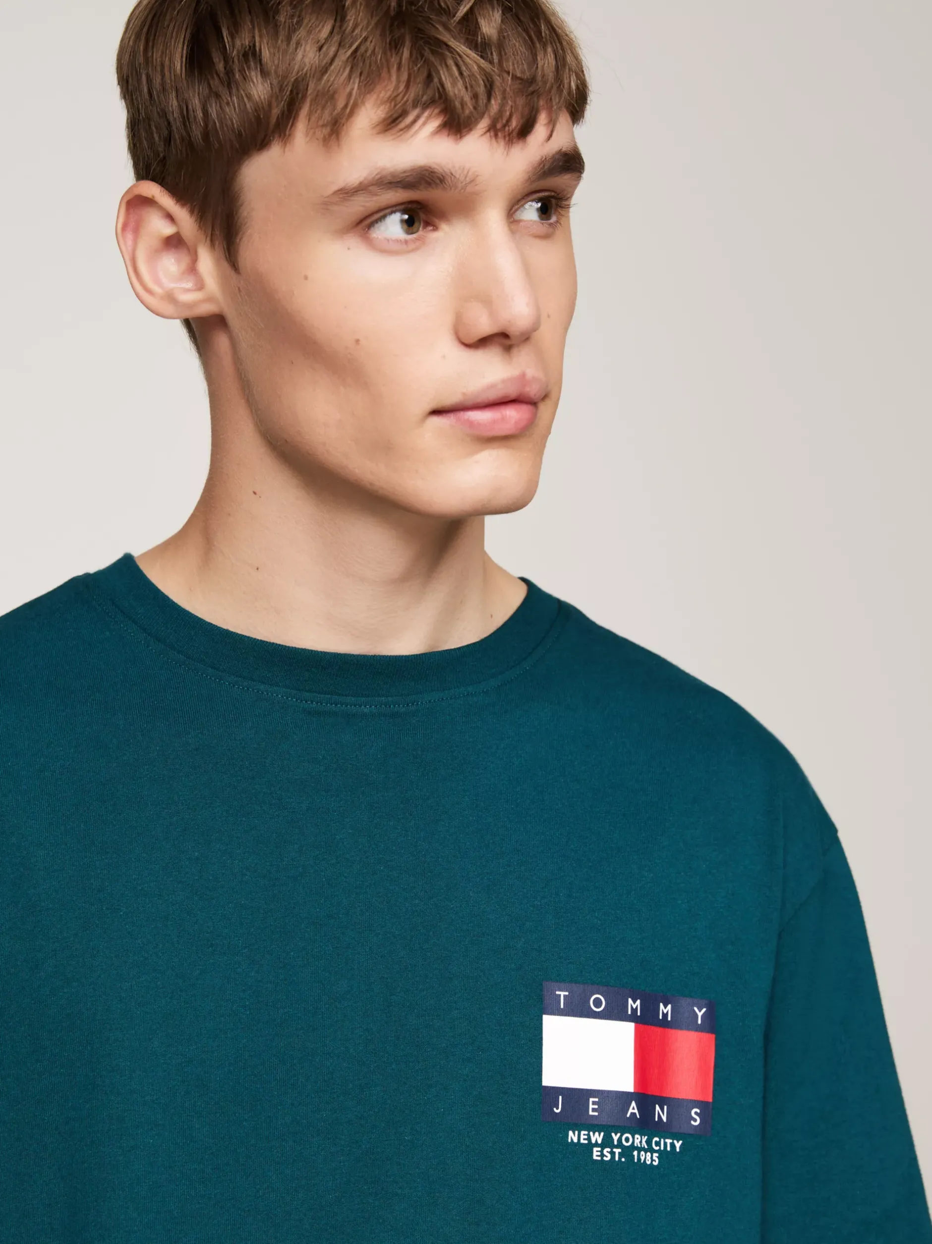 T-Shirty*Tommy Hilfiger T-shirt Z Okrągłym Dekoltem I Logo Z Tyłu DEEP SEAWATER