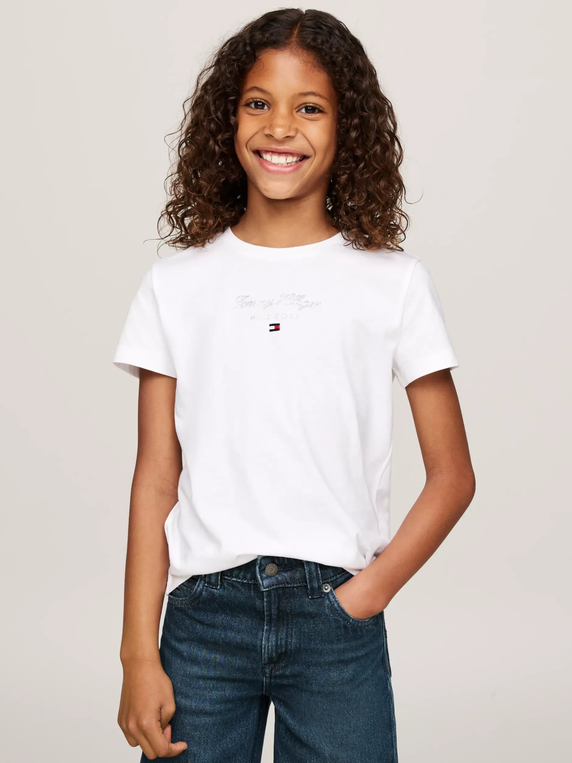 Topy I T-Shirty*Tommy Hilfiger T-shirt Z Okrągłym Dekoltem I Metalicznym Logo WHITE