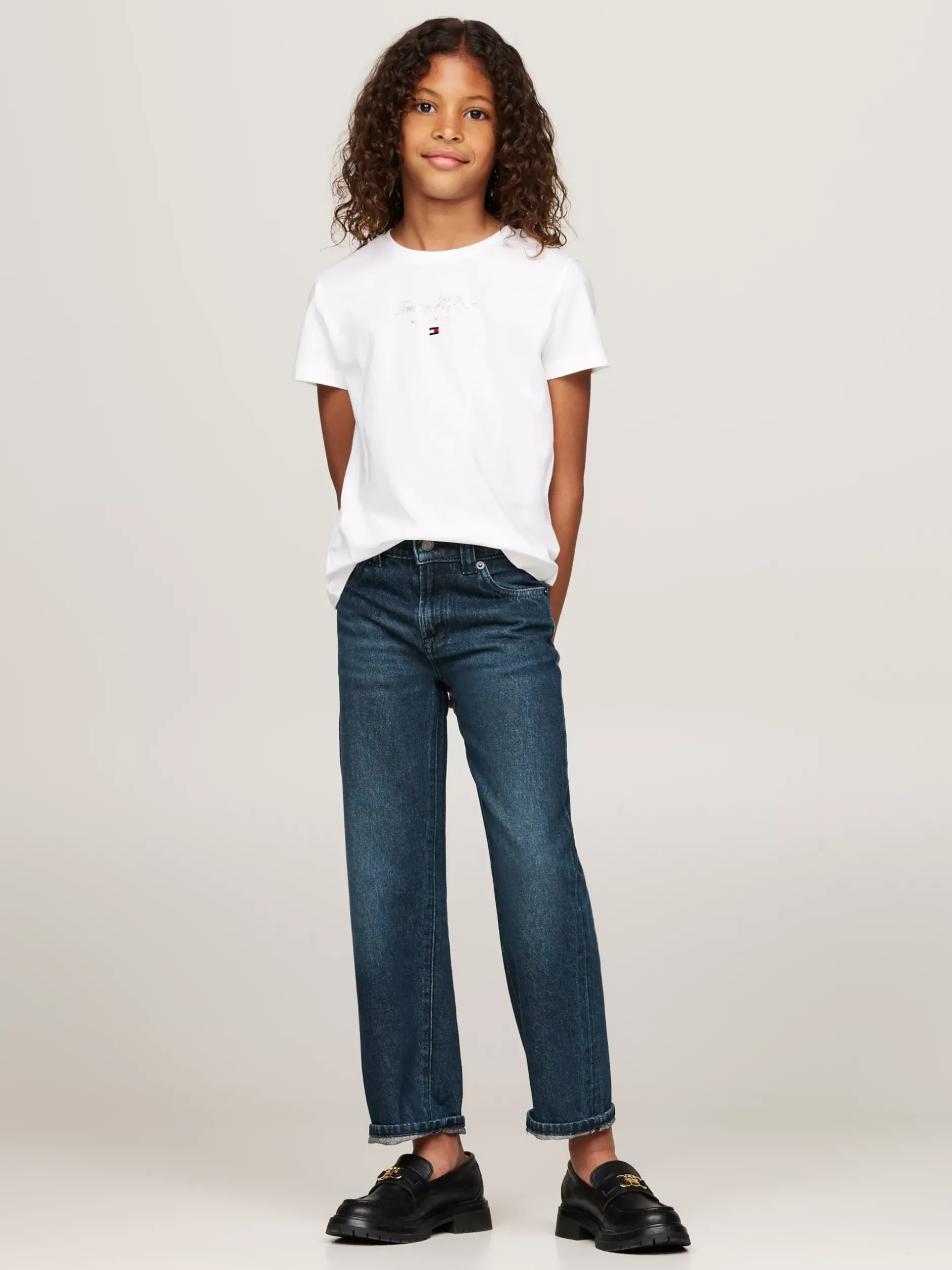 Topy I T-Shirty*Tommy Hilfiger T-shirt Z Okrągłym Dekoltem I Metalicznym Logo WHITE