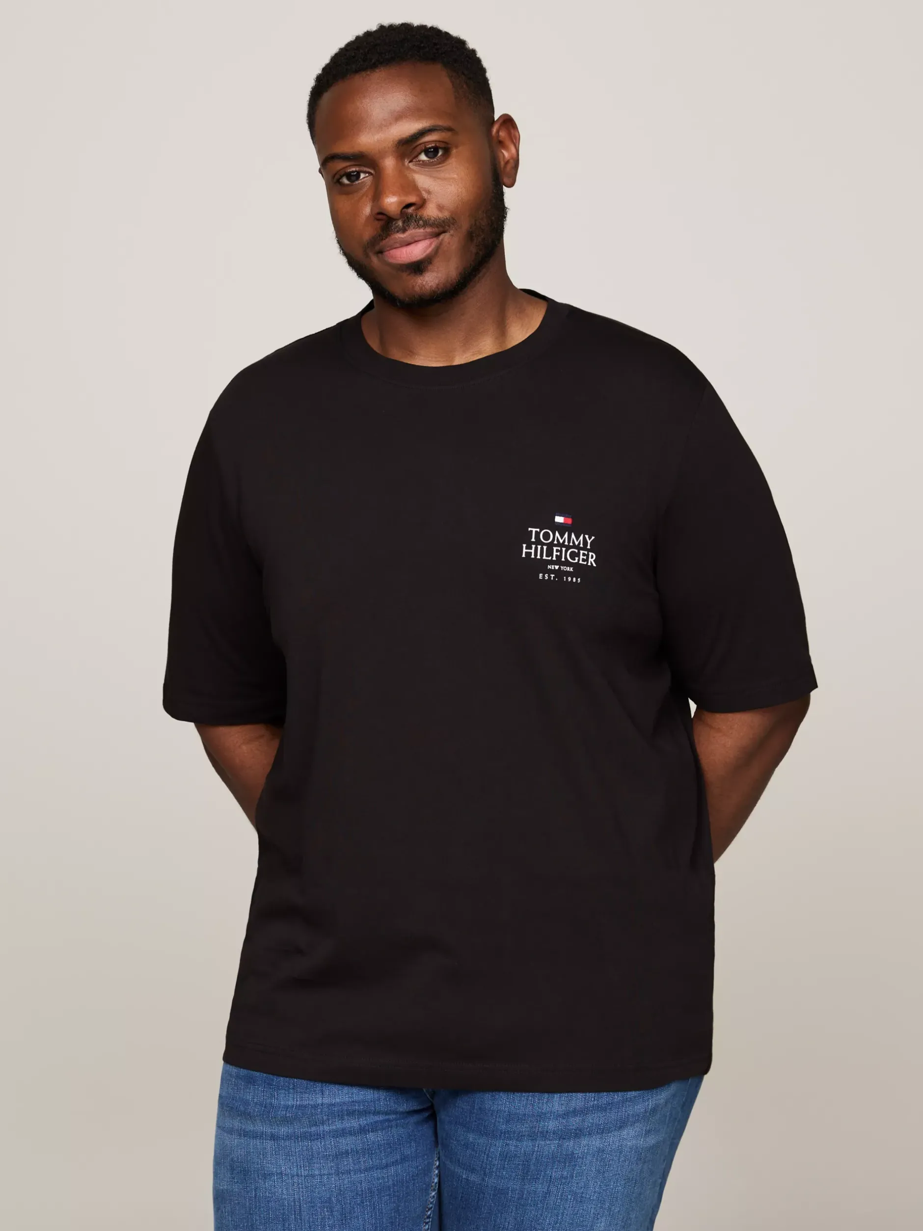 T-Shirty*Tommy Hilfiger T-shirt Z Okrągłym Dekoltem I Logo Plus BLACK