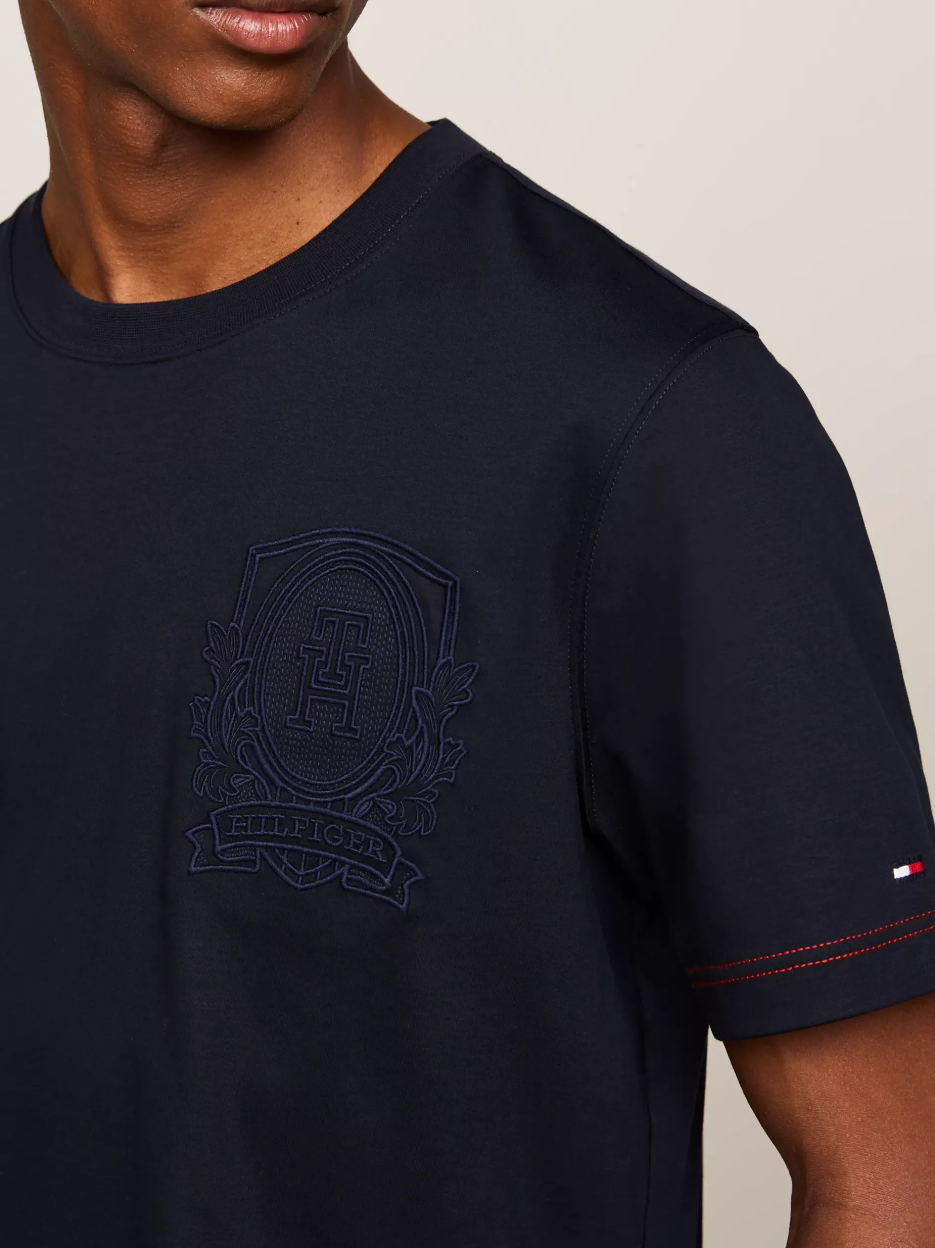 T-Shirty*Tommy Hilfiger T-shirt Z Wyhaftowanym Logo Pod Kolor DESERT SKY