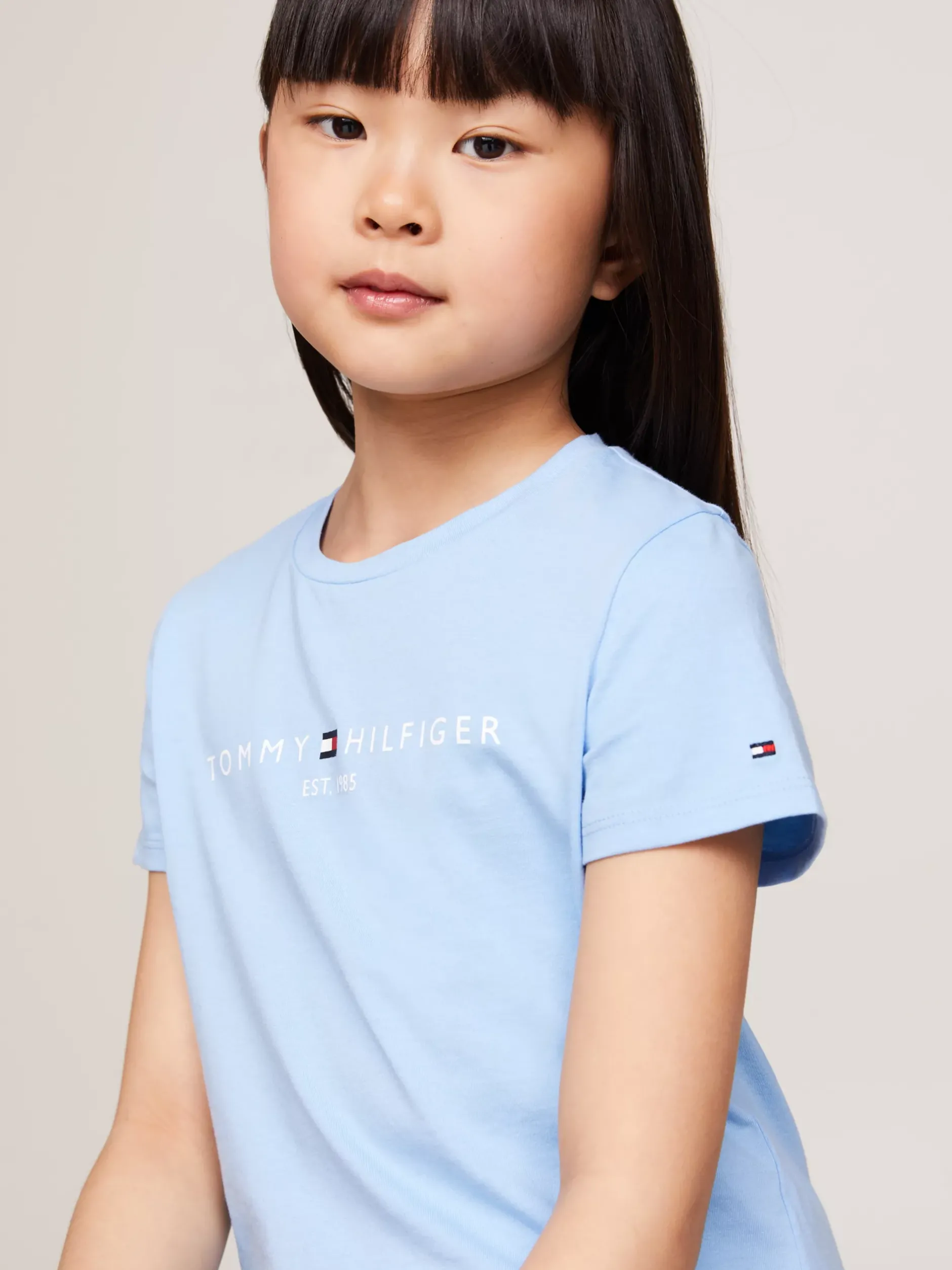 Topy I T-Shirty*Tommy Hilfiger Wąski T-shirt Z Logo VESSEL BLUE