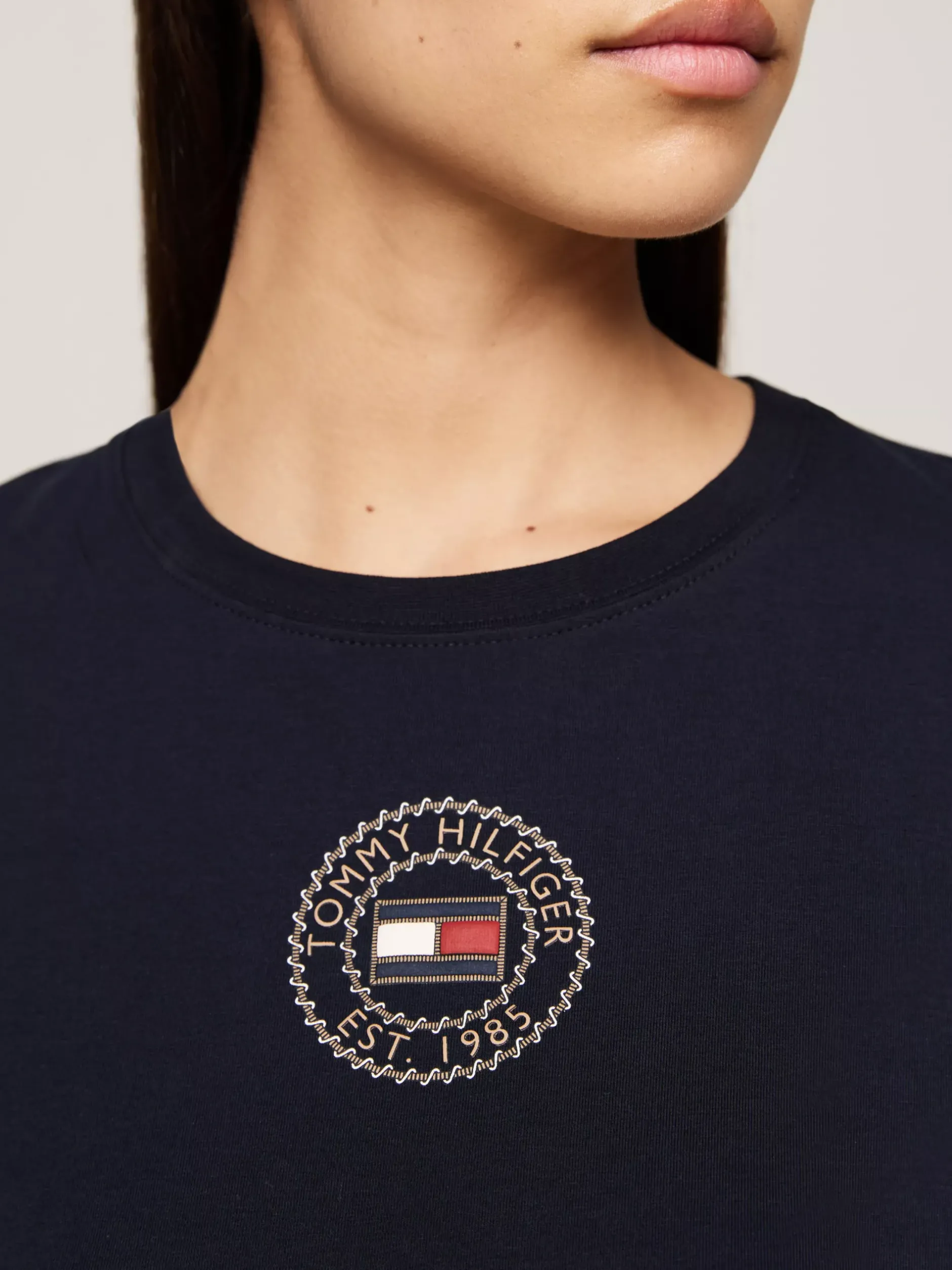 T-Shirty*Tommy Hilfiger Wąski T-shirt Z Logo W Formie Stempla DESERT SKY