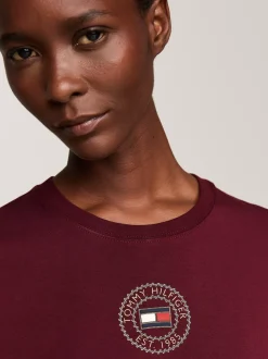 T-Shirty*Tommy Hilfiger Wąski T-shirt Z Logo W Formie Stempla DEEP ROUGE