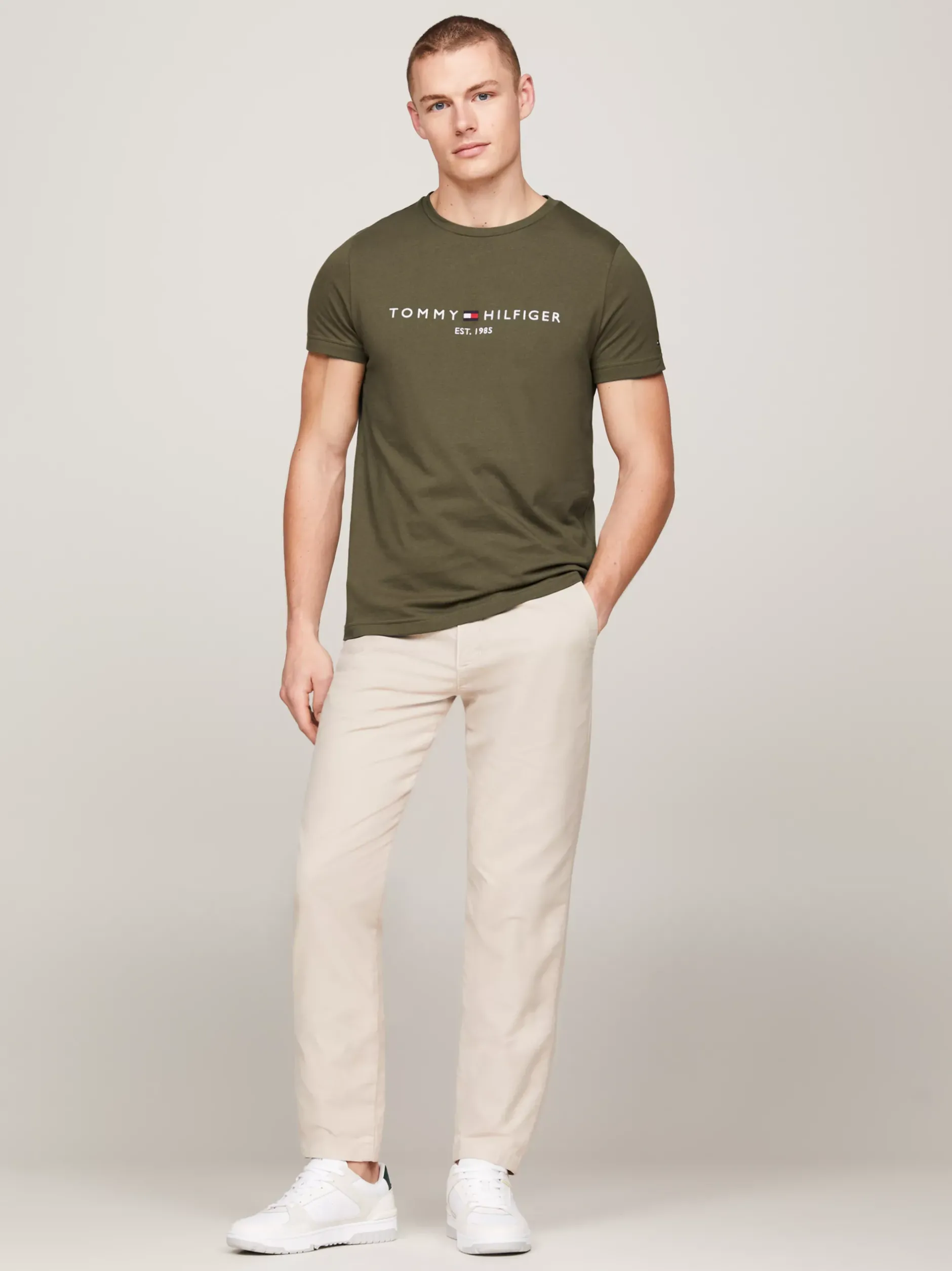 T-Shirty*Tommy Hilfiger Wąski T-shirt Z Wyhaftowanym Logo ARMY GREEN