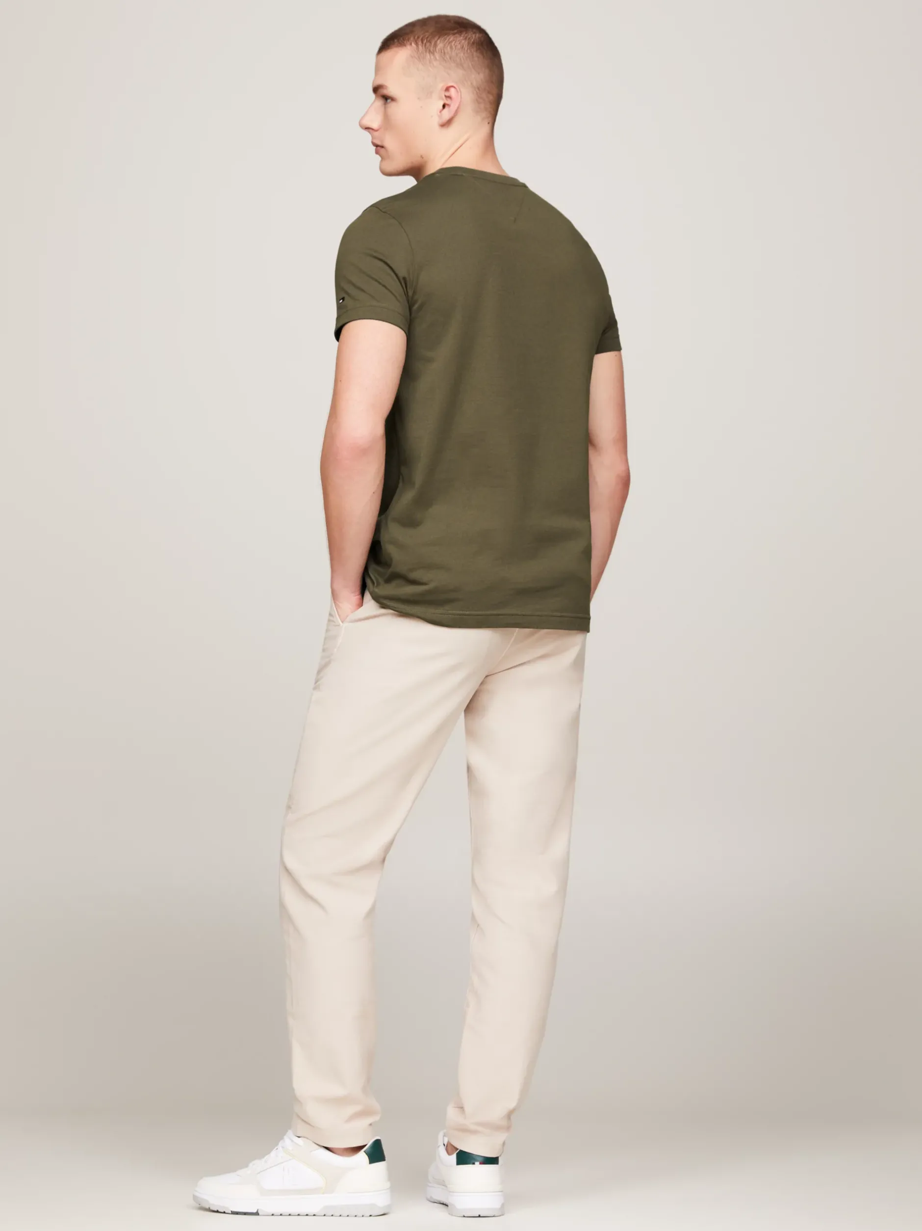 T-Shirty*Tommy Hilfiger Wąski T-shirt Z Wyhaftowanym Logo ARMY GREEN