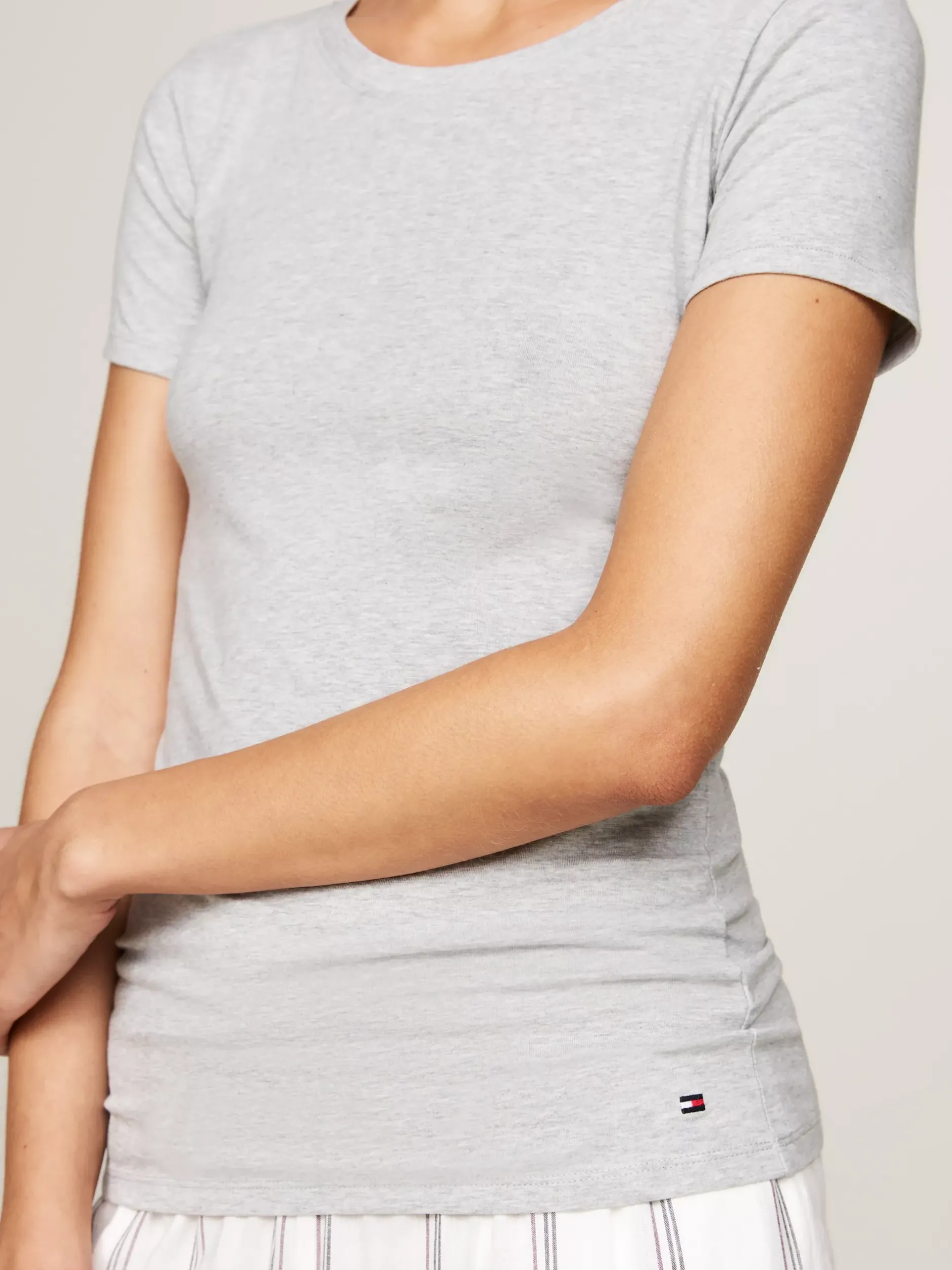 Stroje Domowe*Tommy Hilfiger Zestaw 2 T-shirtów Z Wyhaftowaną Flagą WHITE/LIGHT GREY HEATHER